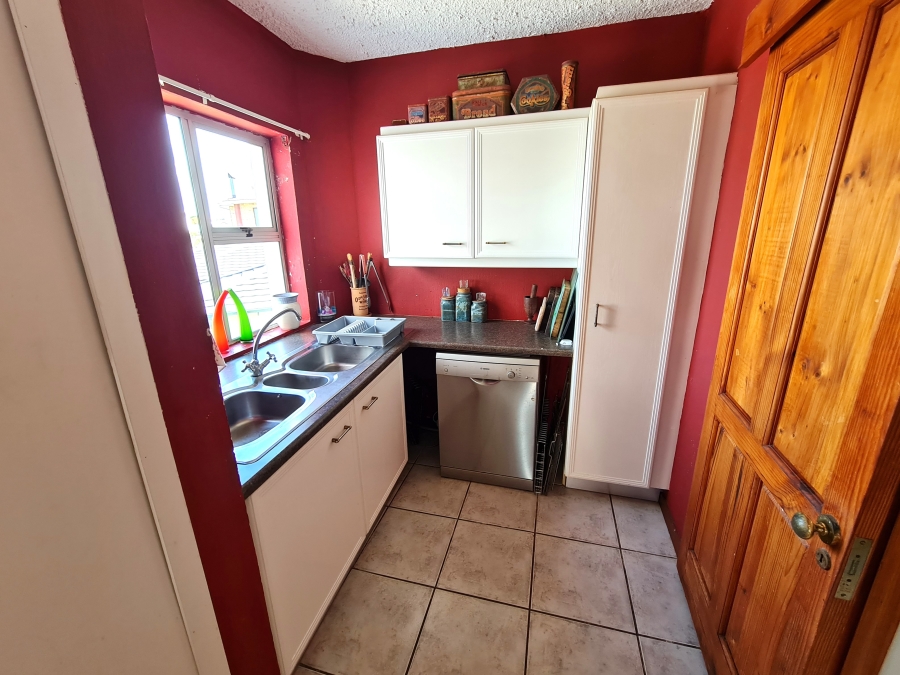 5 Bedroom Property for Sale in Wavecrest Eastern Cape